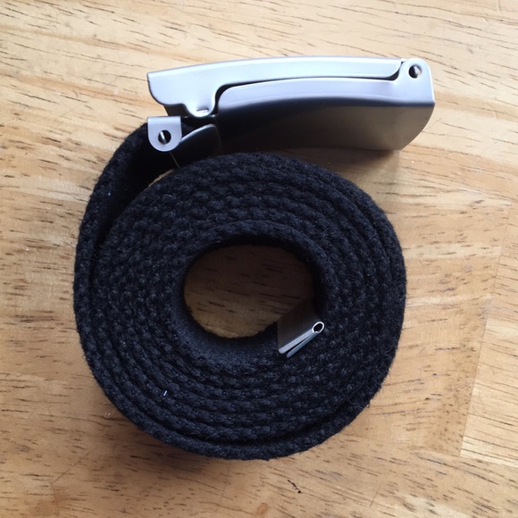 Black and silver metal buckle web belt 1.5” x 43” like new - Picture 8 of 9